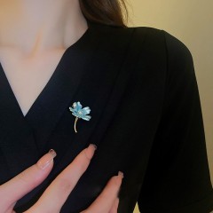 Broche de costume  en forme de fleurs