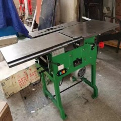 Table multifonctionnelle de rabotage électrique