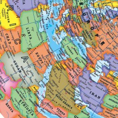 Globe HD en plastique 20cm Version anglaise