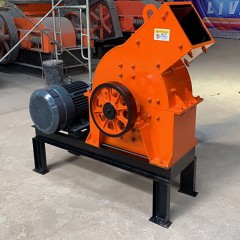 Machine à sable à mécanisme de concassage à marteau