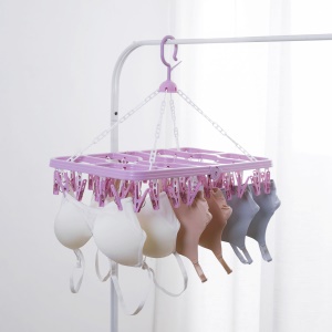 Séchoir à linge avec des pinces