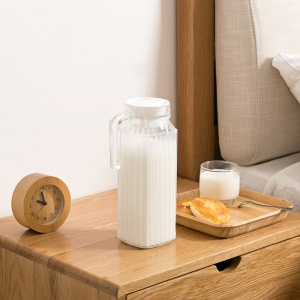 Carafe en verre mince