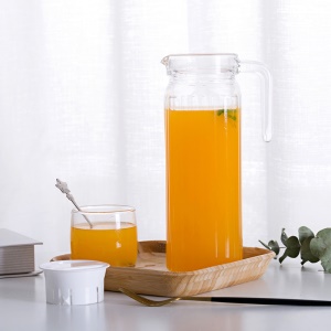 Carafe en verre mince