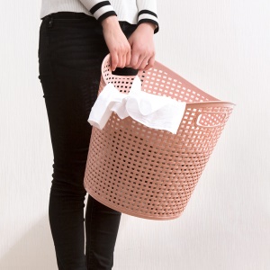 Panier à linge et autre en plastique