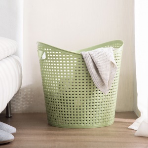 Panier à linge et autre en plastique