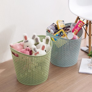 Panier à linge et autre en plastique