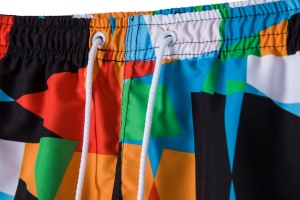 Short décontracté à motif multicolore