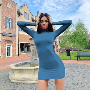 Robe courte moulante sexy avec manches longue et col roulé