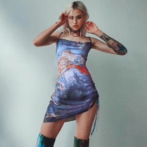 Robe courte rétractable avec bretelles