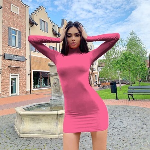 Robe courte moulante sexy avec manches longue et col roulé