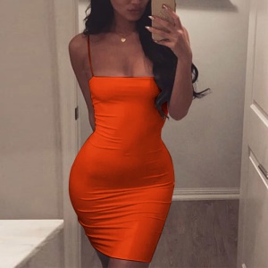 Robe sexy moulant sans manches avec bretelles