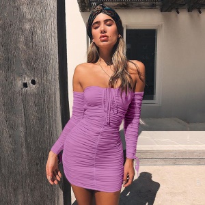 Robe courte à manches longues sans épaules