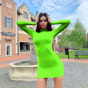Robe courte moulante sexy avec manches longue et col roulé