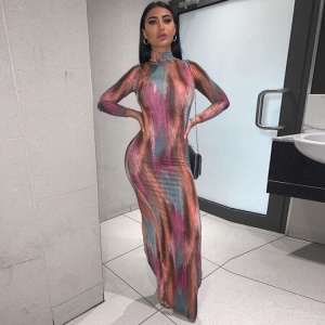 Robe à une manche courte