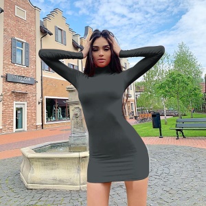 Robe courte moulante sexy avec manches longue et col roulé