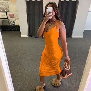 Robe moulante sans manches