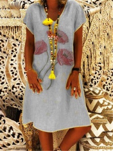 Robe  ample à manches courtes avec col  V