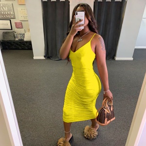 Robe moulante sans manches