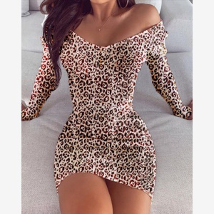 Robe courte à manches longues