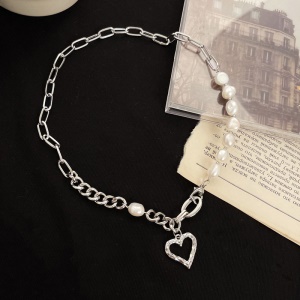 Chaine de perles pendentif en cœur