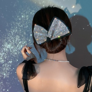 Attache de cheveux