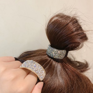 Attache-cheveux