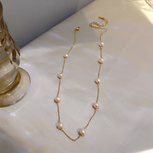 Chaine ornée de perles