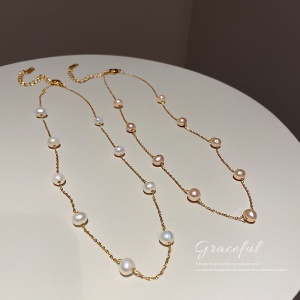 Chaine ornée de perles