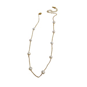 Chaine ornée de perles