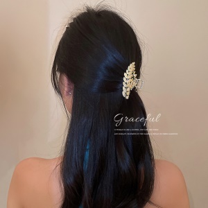Pince à cheveux en forme de feuille