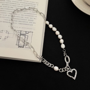 Chaine de perles pendentif en cœur