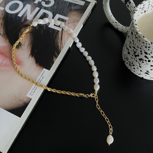 Collier de perle et alliage