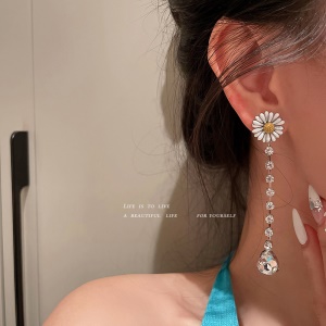 Ensemble de Boucles d'oreille et épingle à cheveux et collier