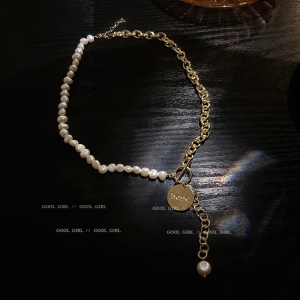 Collier de perles et mailles