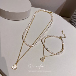 Collier et bracelet de perles