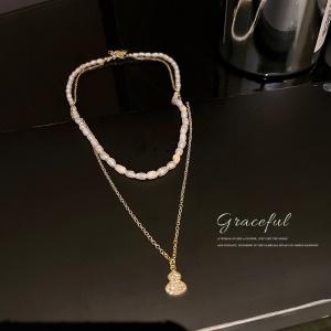 Collier et bracelet de perles
