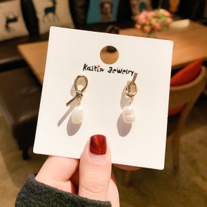 Boucles d'oreille à clou de perles