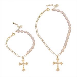 Collier et bracelet de perles pendentif crucifix