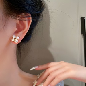 Clou d'oreille de perle