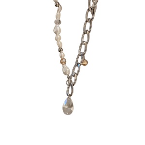Collier et chaine de perles