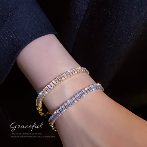 Bracelet en zircon avec ouverture réglable