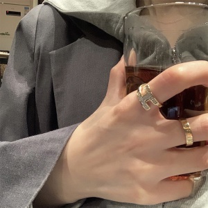 Bague sertie de Zircon