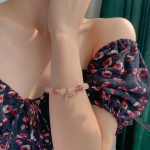 Bracelet de perles et pendentif doré