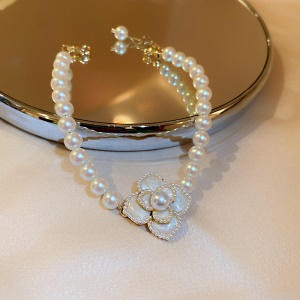 Bracelet de perles finition fleur