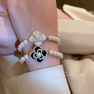 Bracelet de perles finition fleur