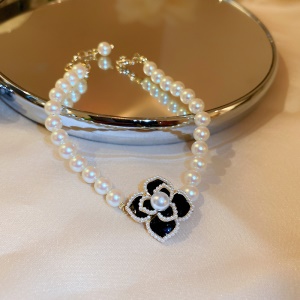 Bracelet de perles finition fleur