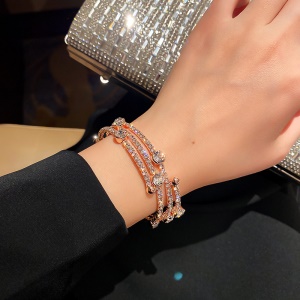 Bracelet multicouche orné en pierre de cristal
