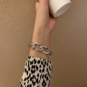 Bracelet a large mailles fashion