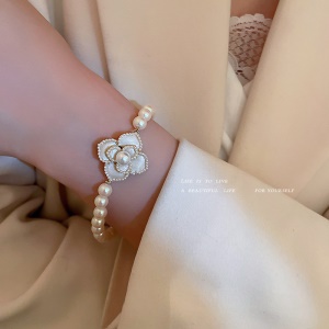 Bracelet de perles finition fleur