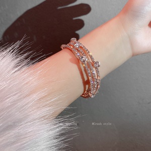 Bracelet multicouche orné en pierre de cristal